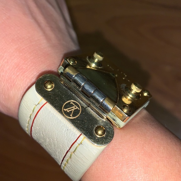 Louis Vuitton Suhali Serure Leather Bracelet Gold Plated Ivory - Picture 6 of 12